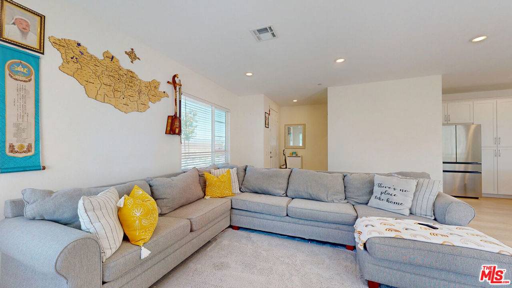 Valencia, CA 91381,27651 Ensemble PL