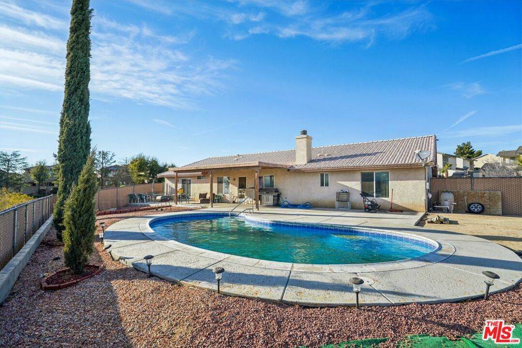 16185 Viho RD, Apple Valley, CA 92307