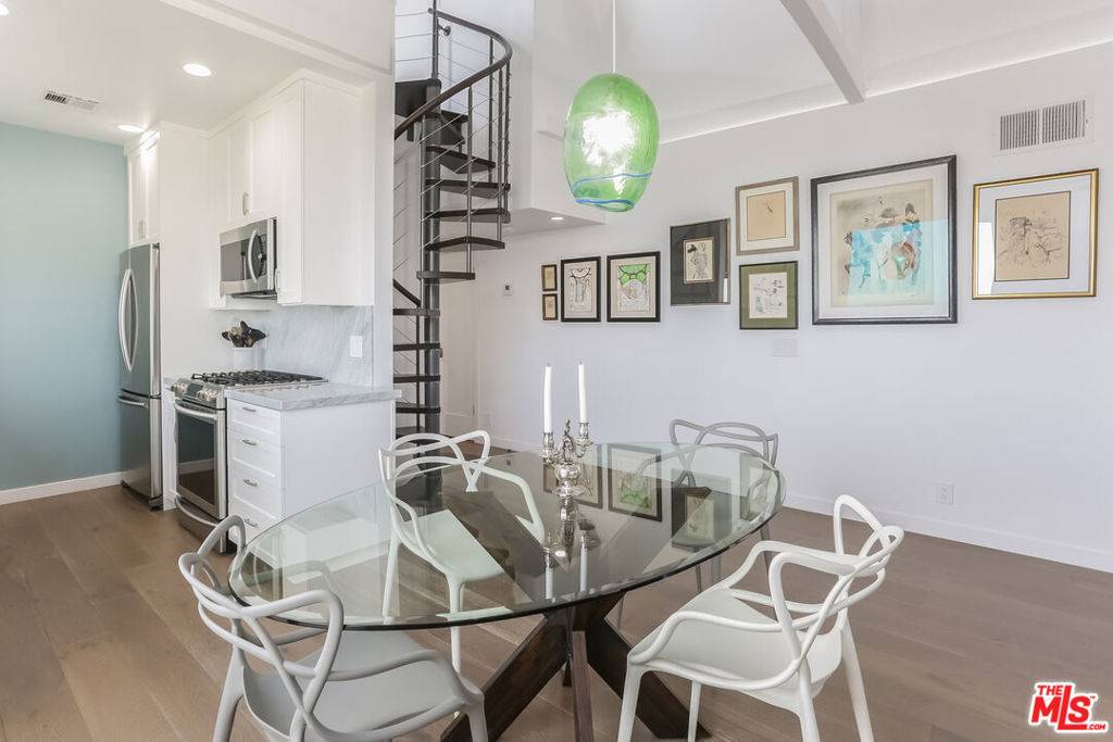 West Hollywood, CA 90069,1264 Ozeta TER #302