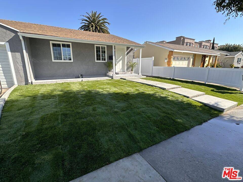 Hawthorne, CA 90250,3717 W 116th ST