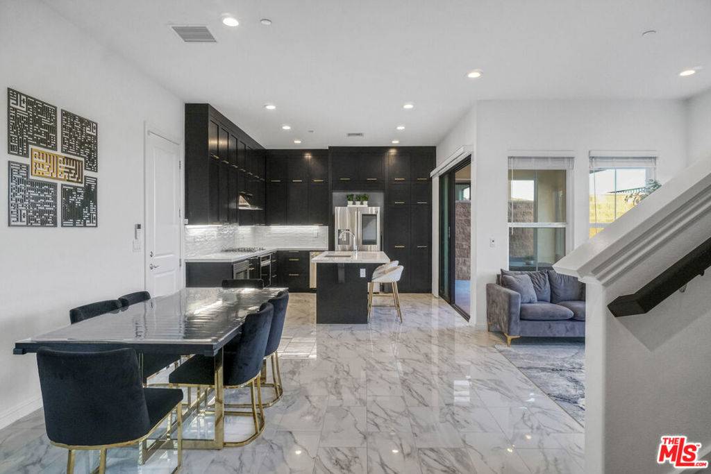 Porter Ranch, CA 91326,20818 W Bur Oak CIR