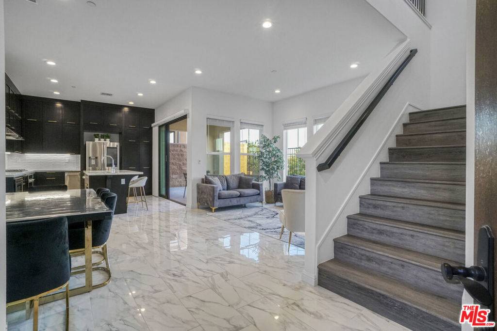 Porter Ranch, CA 91326,20818 W Bur Oak CIR
