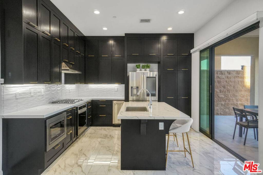 Porter Ranch, CA 91326,20818 W Bur Oak CIR