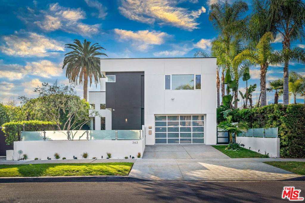 Los Angeles, CA 90048,363 N SWEETZER AVE