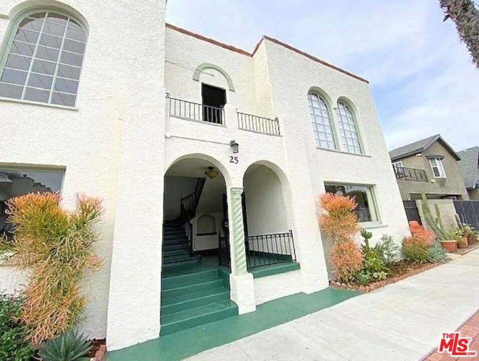 25 Falcon AVE, Long Beach, CA 90802