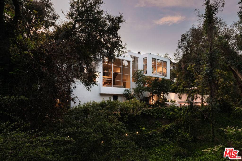 Los Angeles, CA 90049,Address not disclosed