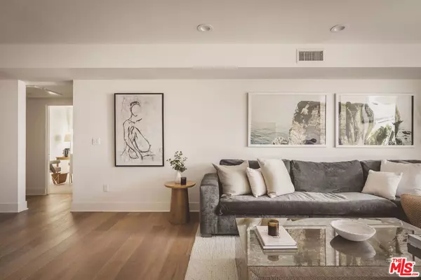 118 N Kings RD #401, Los Angeles, CA 90048
