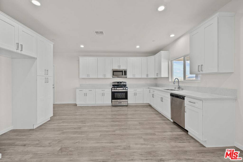 California City, CA 93505,9101 Heather AVE