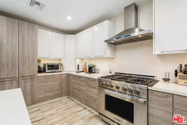 Tarzana, CA 91356,19715 Greenbriar DR