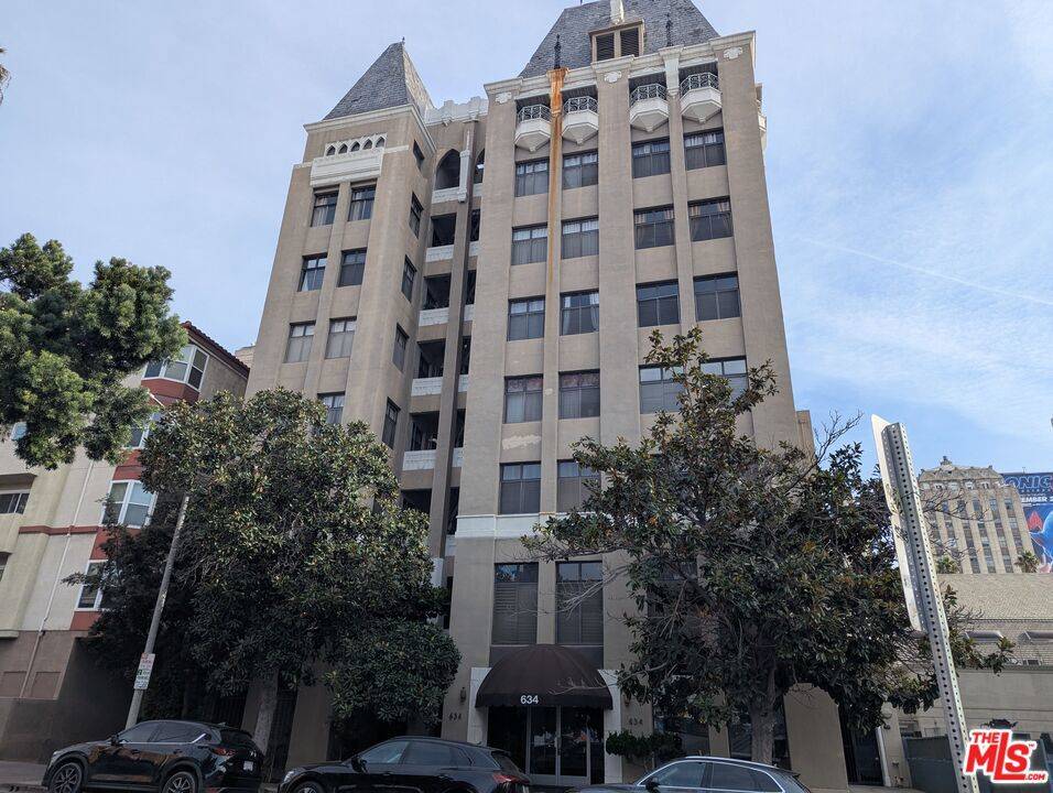 634 S Gramercy PL #401, Los Angeles, CA 90005