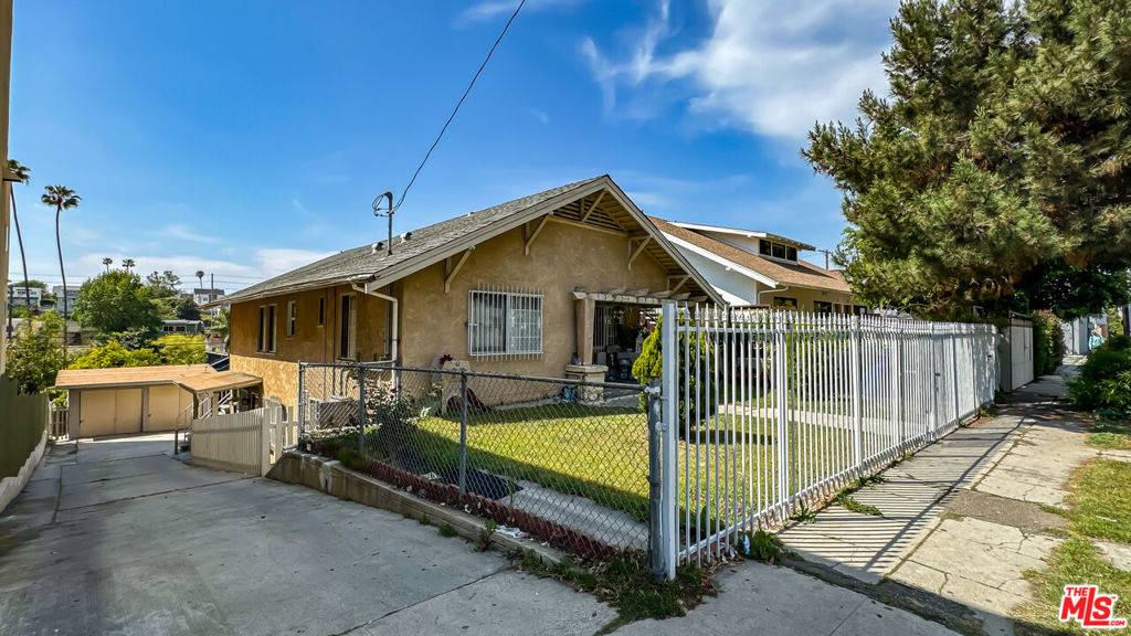 1027 N Coronado ST, Los Angeles, CA 90026