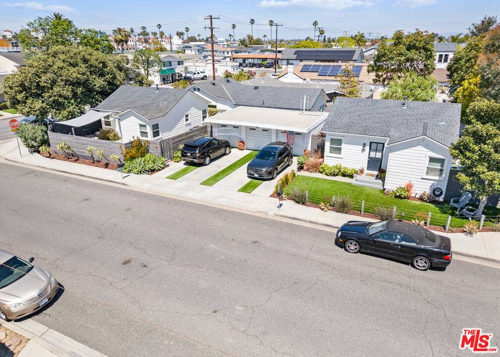 1826 Fullerton AVE, Costa Mesa, CA 92627