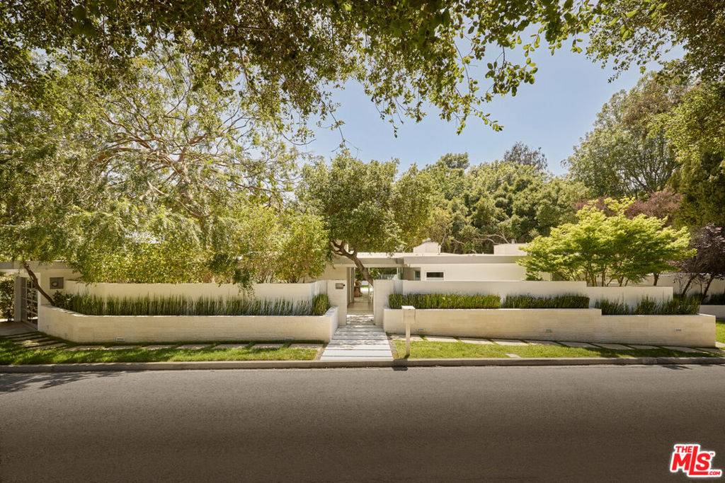 Los Angeles, CA 90049,249 N Glenroy AVE