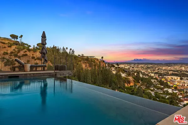 Los Angeles, CA 90069,8425 Hillside AVE