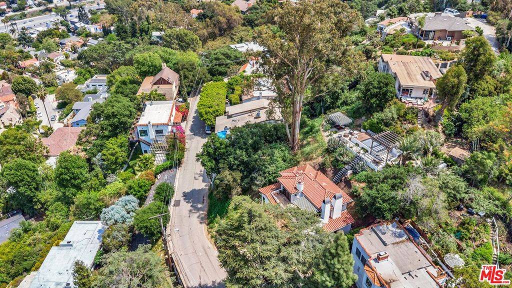 Los Angeles, CA 90068,7192 Woodrow Wilson DR