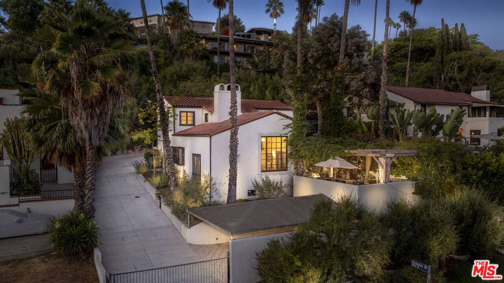 Los Angeles, CA 90027,5181 Franklin AVE