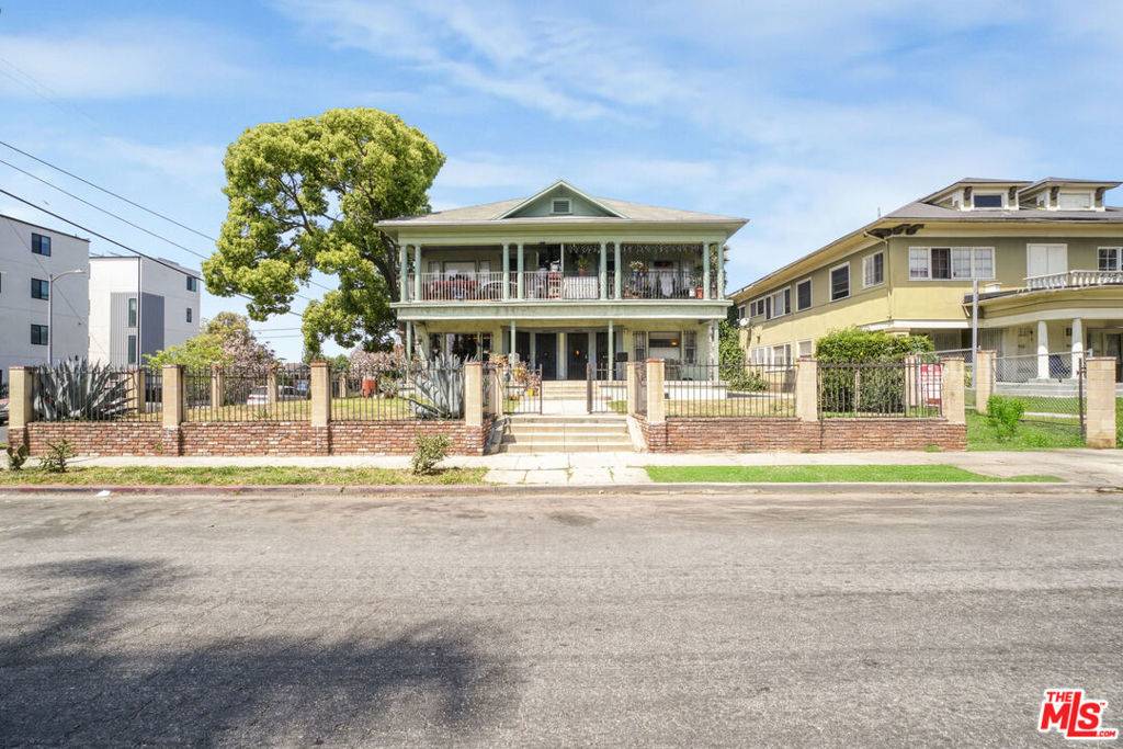 Los Angeles, CA 90007,2955 Van Buren PL