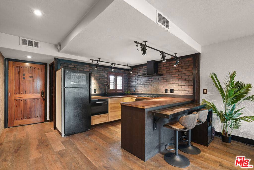 Studio City, CA 91604,10926 Bluffside DR #3