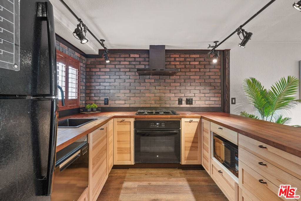 Studio City, CA 91604,10926 Bluffside DR #3