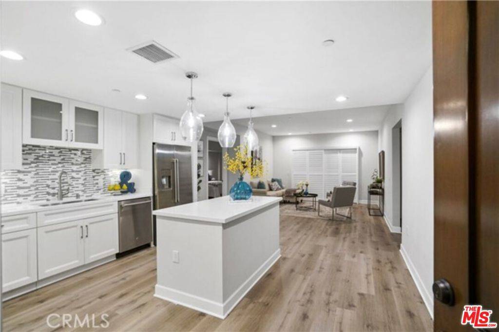Encino, CA 91316,5015 Balboa BLVD #103