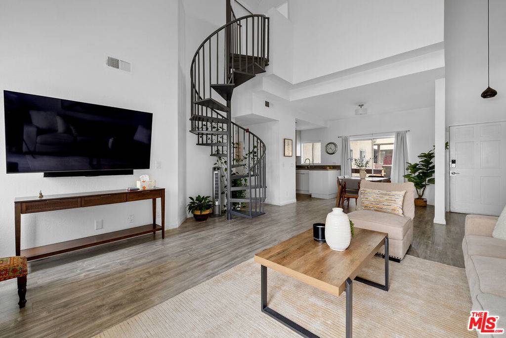 Sherman Oaks, CA 91423,4301 Fulton AVE #305