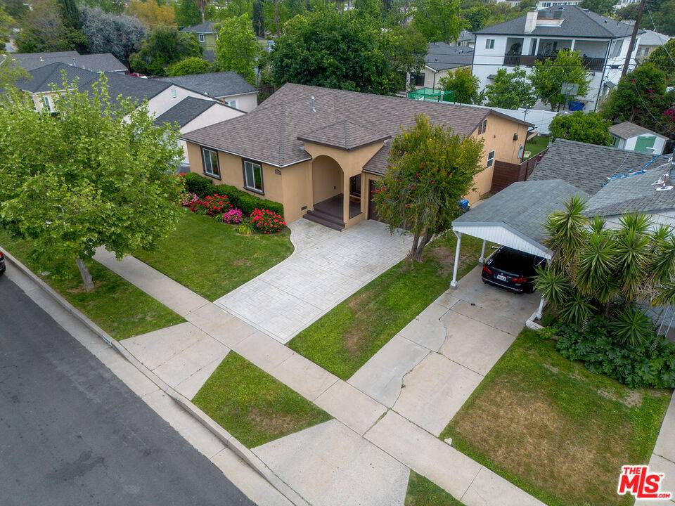 Encino, CA 91316,17448 Collins ST