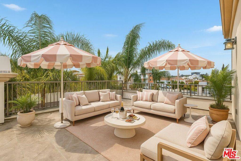 Los Angeles, CA 90049,11974 Mayfield AVE #2