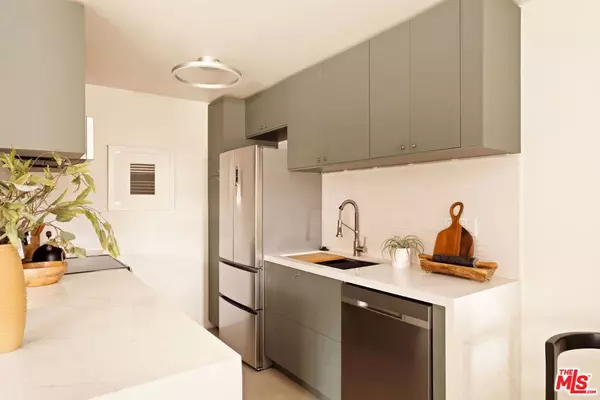 West Hollywood, CA 90069,970 Palm AVE #207