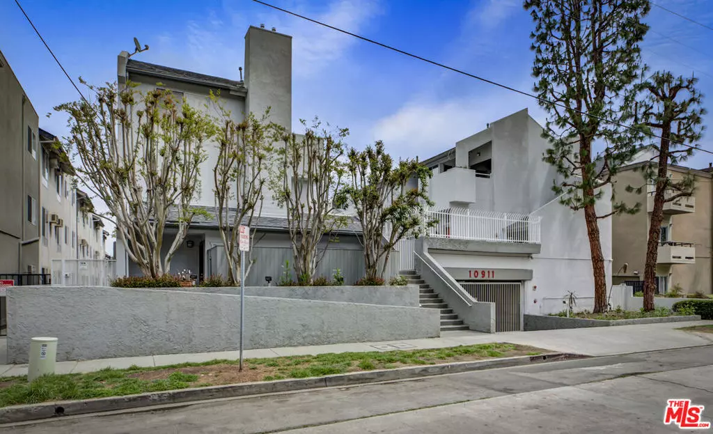 Studio City, CA 91604,10911 Bluffside DR #4