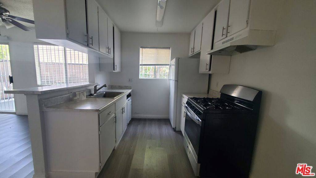 Los Angeles, CA 90006,982 S New Hampshire AVE #101