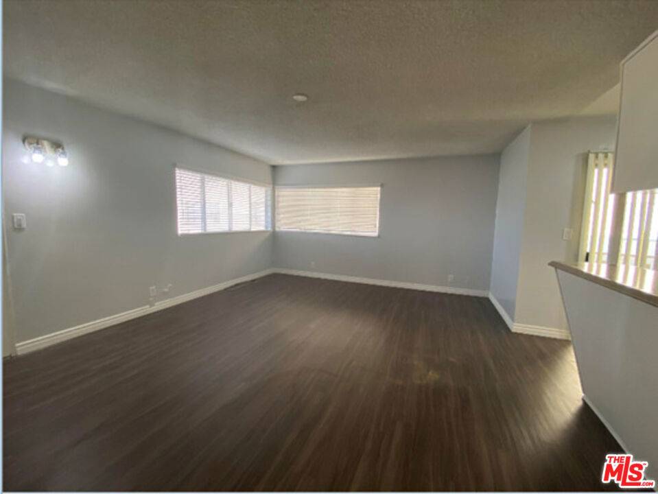 Hawthorne, CA 90250,4379 W 141st ST