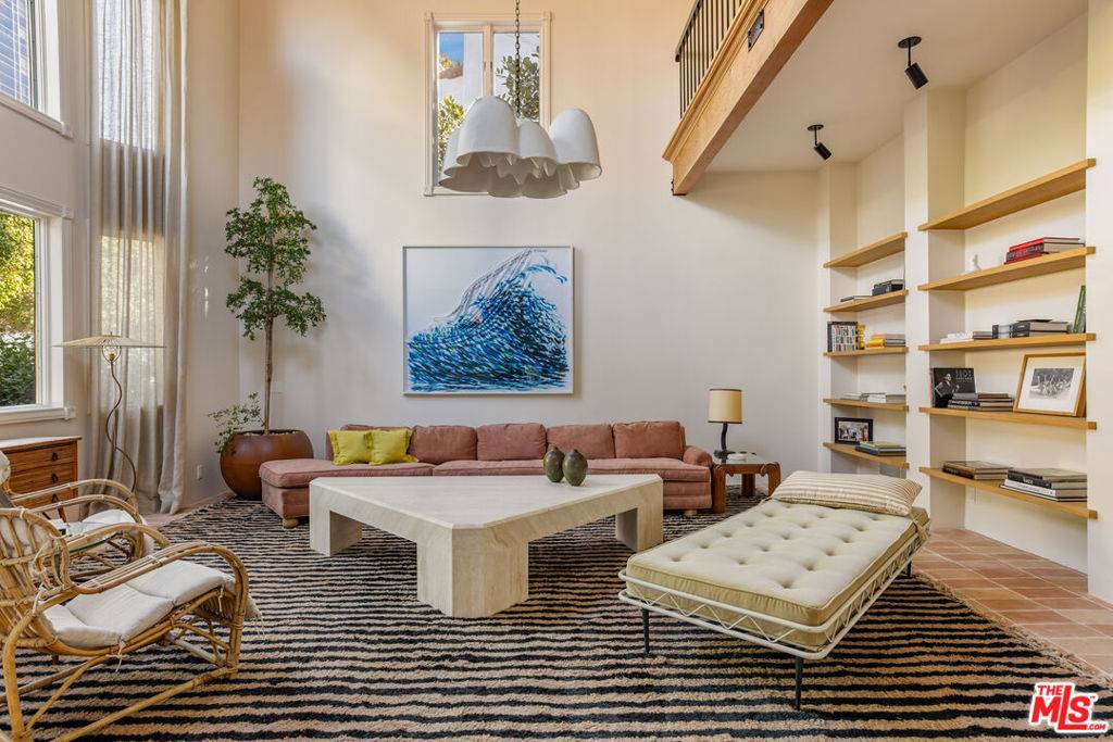 6120 Warner DR, Los Angeles, CA 90048