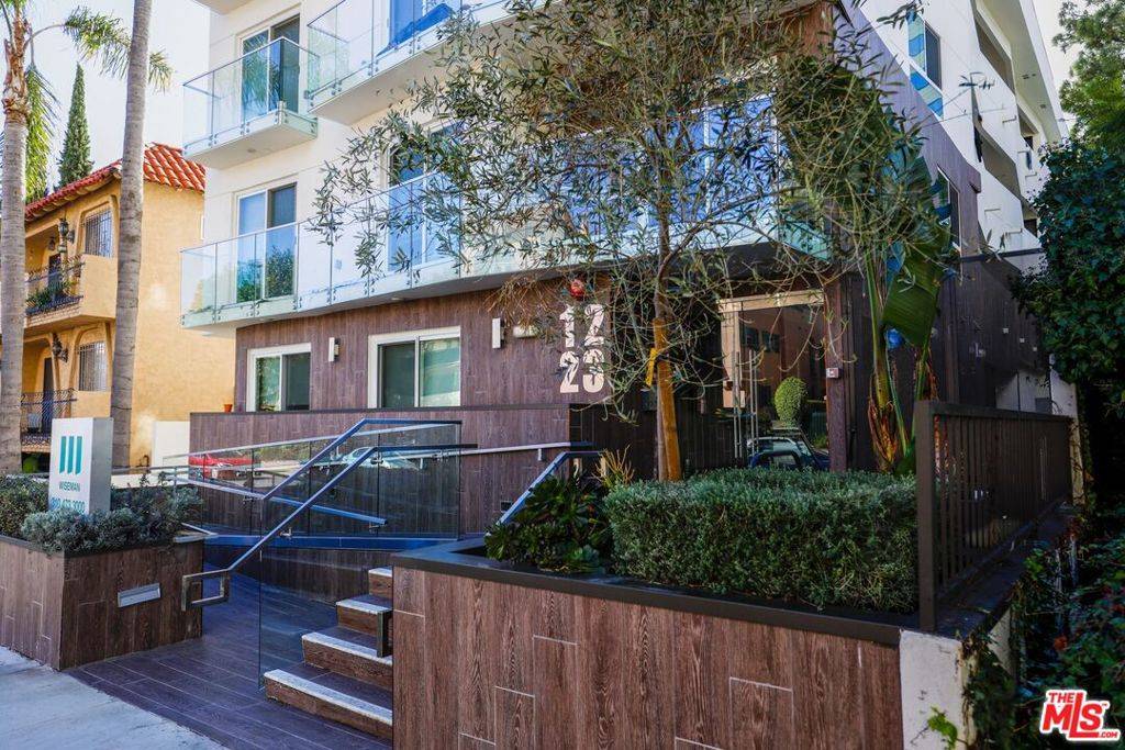 Los Angeles, CA 90025,1223 Wellesley AVE #201