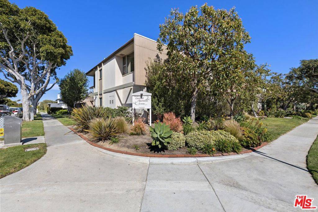 Newport Beach, CA 92660,1800 Westcliff DR