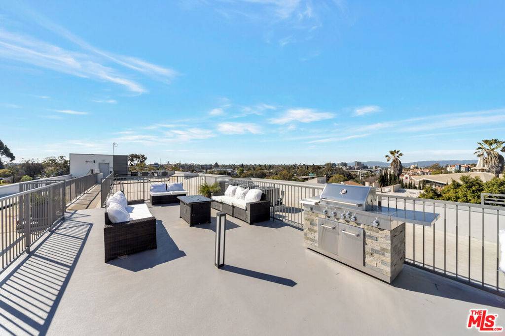 Los Angeles, CA 90045,5506 THORNBURN ST