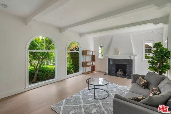 Los Angeles, CA 90048,543 N La Jolla AVE