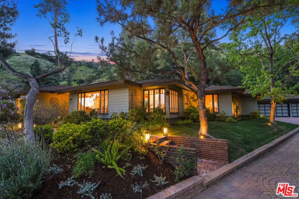 1860 Maginn DR, Glendale, CA 91202