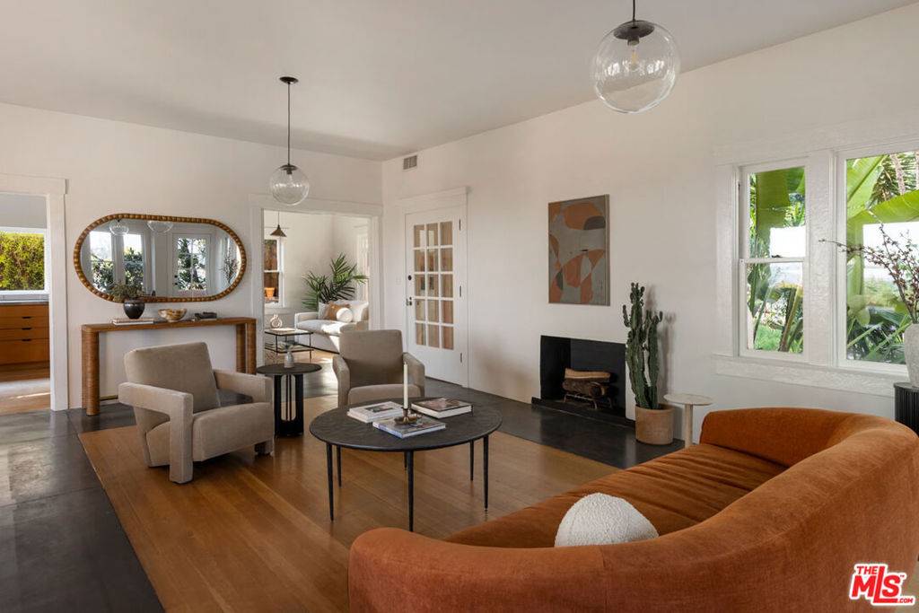 Los Angeles, CA 90026,3400 Carnation AVE