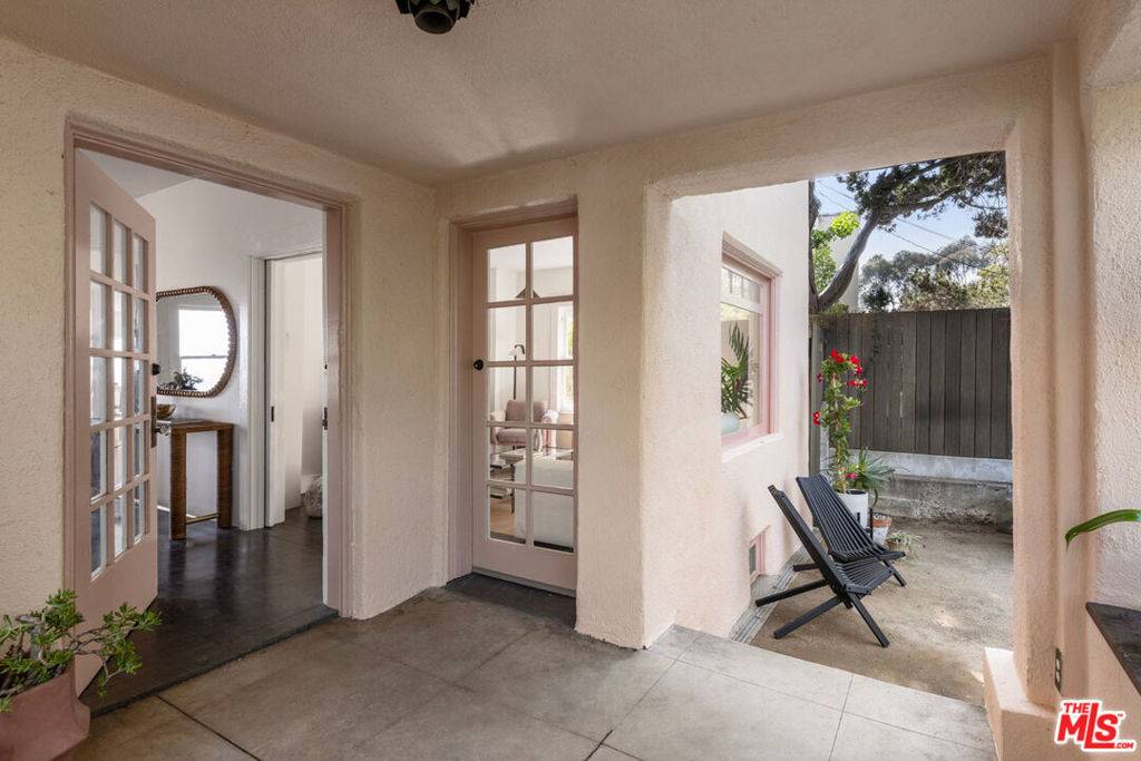 Los Angeles, CA 90026,3400 Carnation AVE