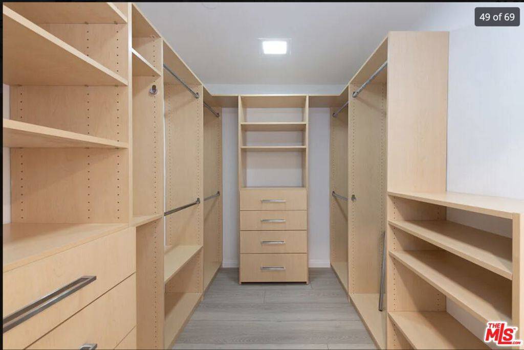 Beverly Hills, CA 90210,405 N Palm DR #301