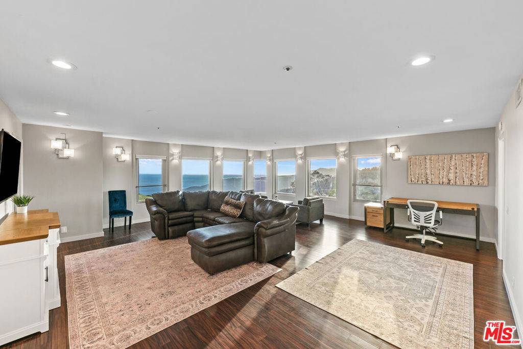 Malibu, CA 90265,9520 Houston RD