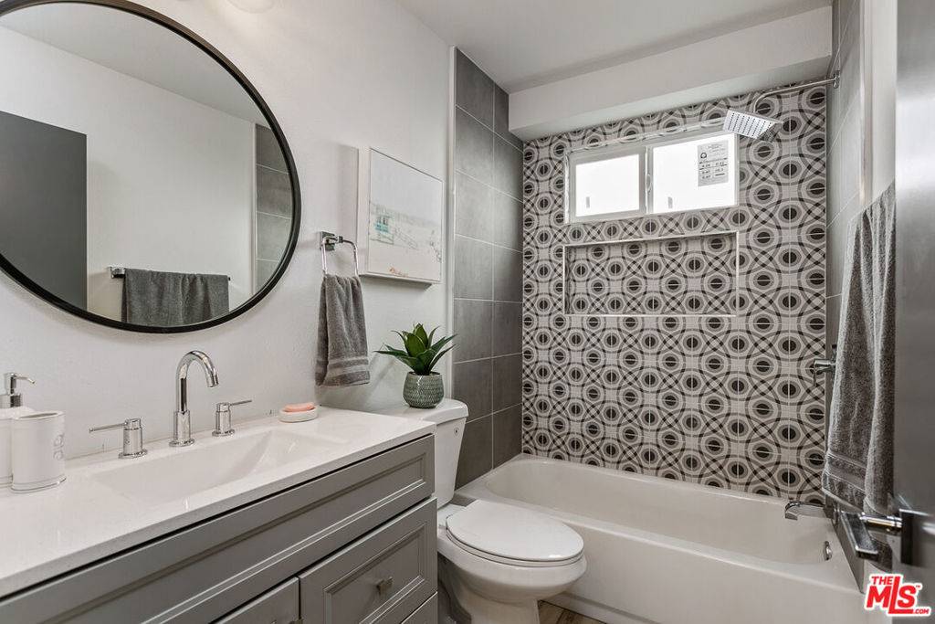 Van Nuys, CA 91406,6640 Woodley AVE #115