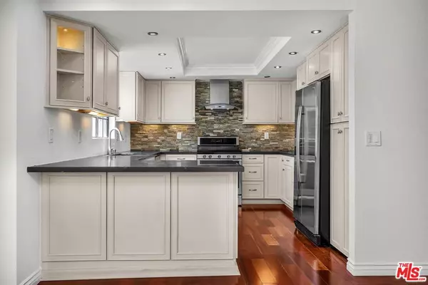 Redondo Beach, CA 90278,2611 Carnegie LN #3