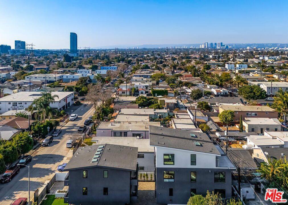 Los Angeles, CA 90016,5441 Blackwelder ST