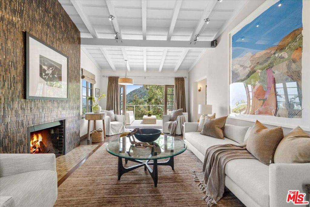 3074 Lake Hollywood DR, Los Angeles, CA 90068