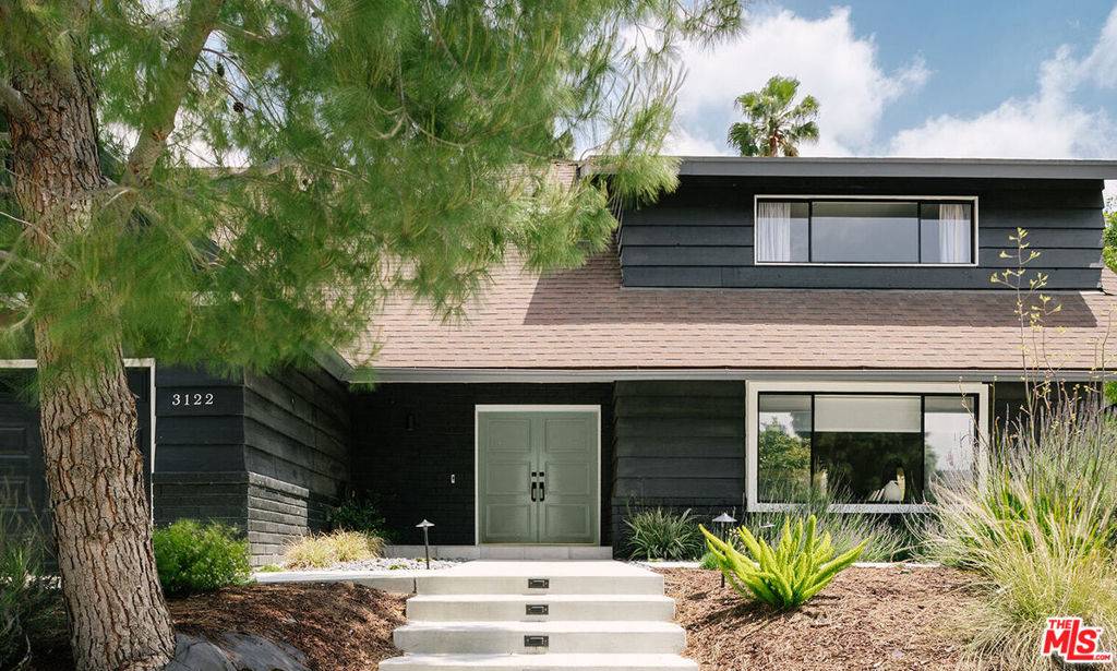 Los Angeles, CA 90068,3122 Arrowhead DR