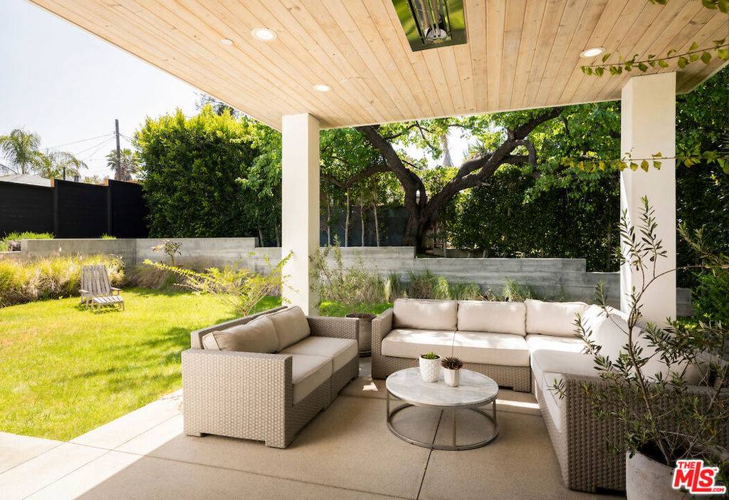 Los Angeles, CA 90066,11328 Charnock RD