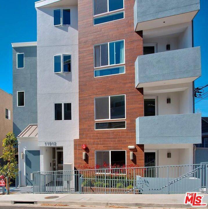 11912 Laurelwood DR #401, Studio City, CA 91604