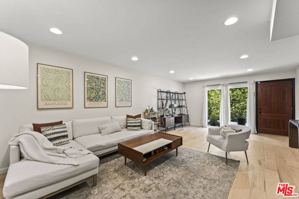 North Hollywood, CA 91601,10854 Morrison ST #2
