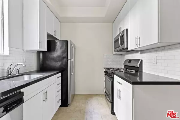 Los Angeles, CA 90025,1561 S Barrington AVE #111